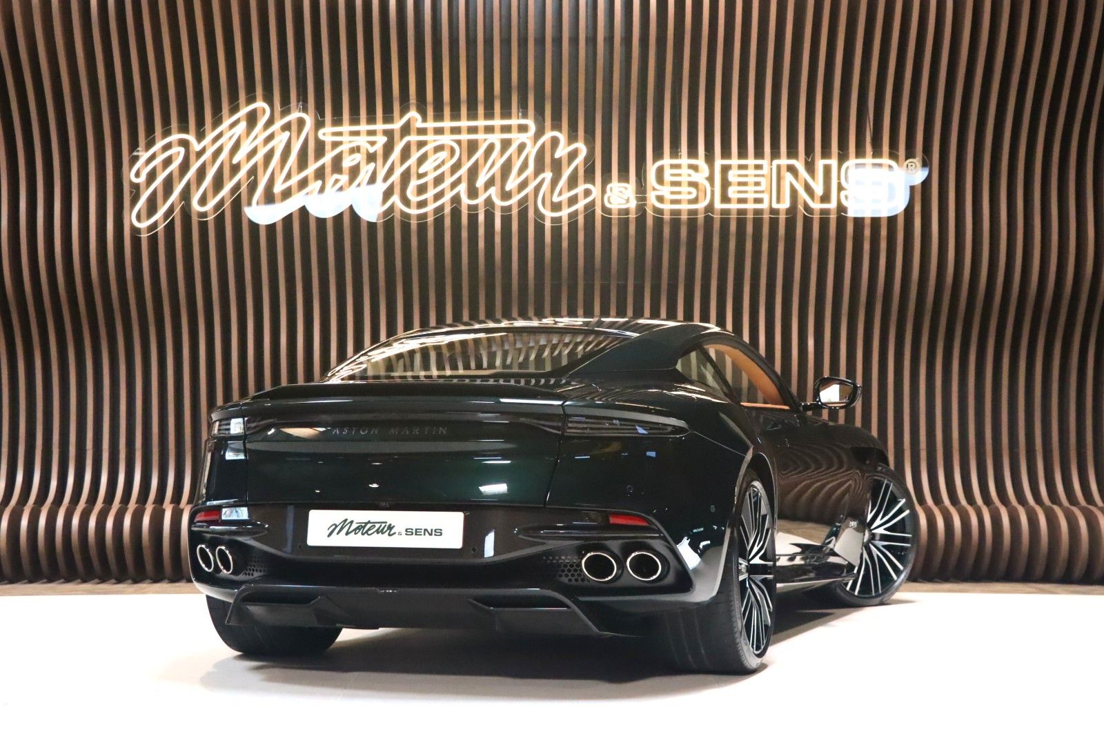 Aston Martin DBS 5.2 V12 imagem 2