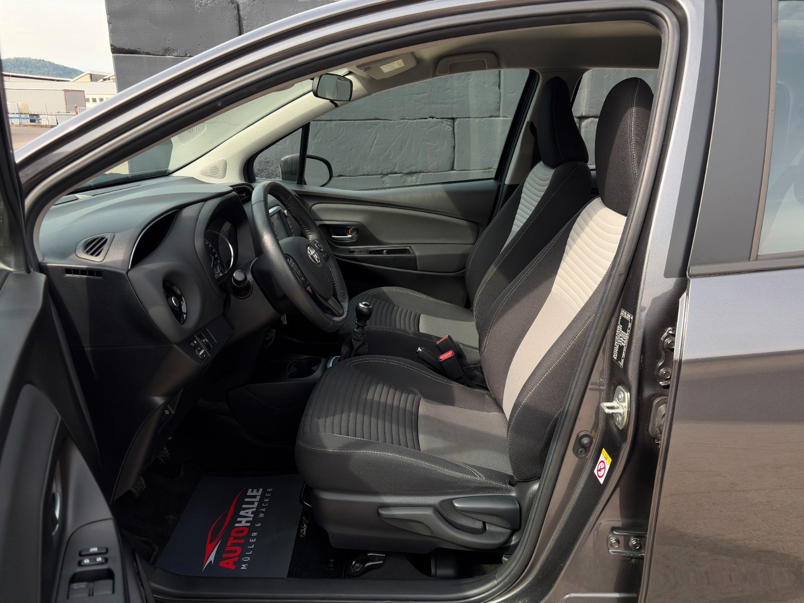 Fahrzeugabbildung Toyota Yaris 1.5 Ltr. Kamera Klima BLT SHZ LKA AM