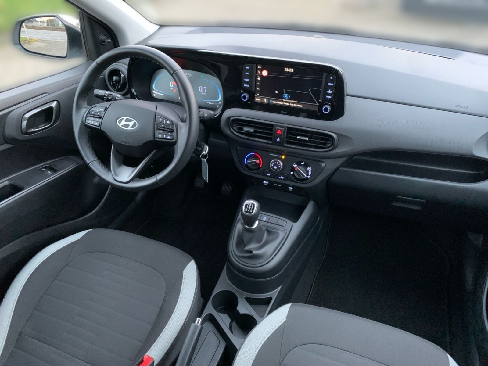Fahrzeugabbildung Hyundai i10 1.0 Select Navi Kamera