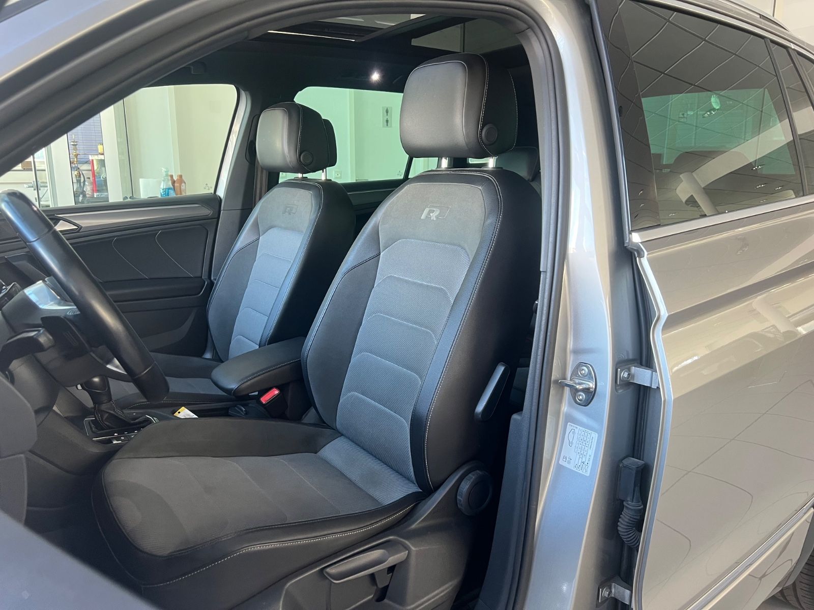 Fahrzeugabbildung Volkswagen Tiguan Highline 2.0TDI DSG 4Motion R-Line
