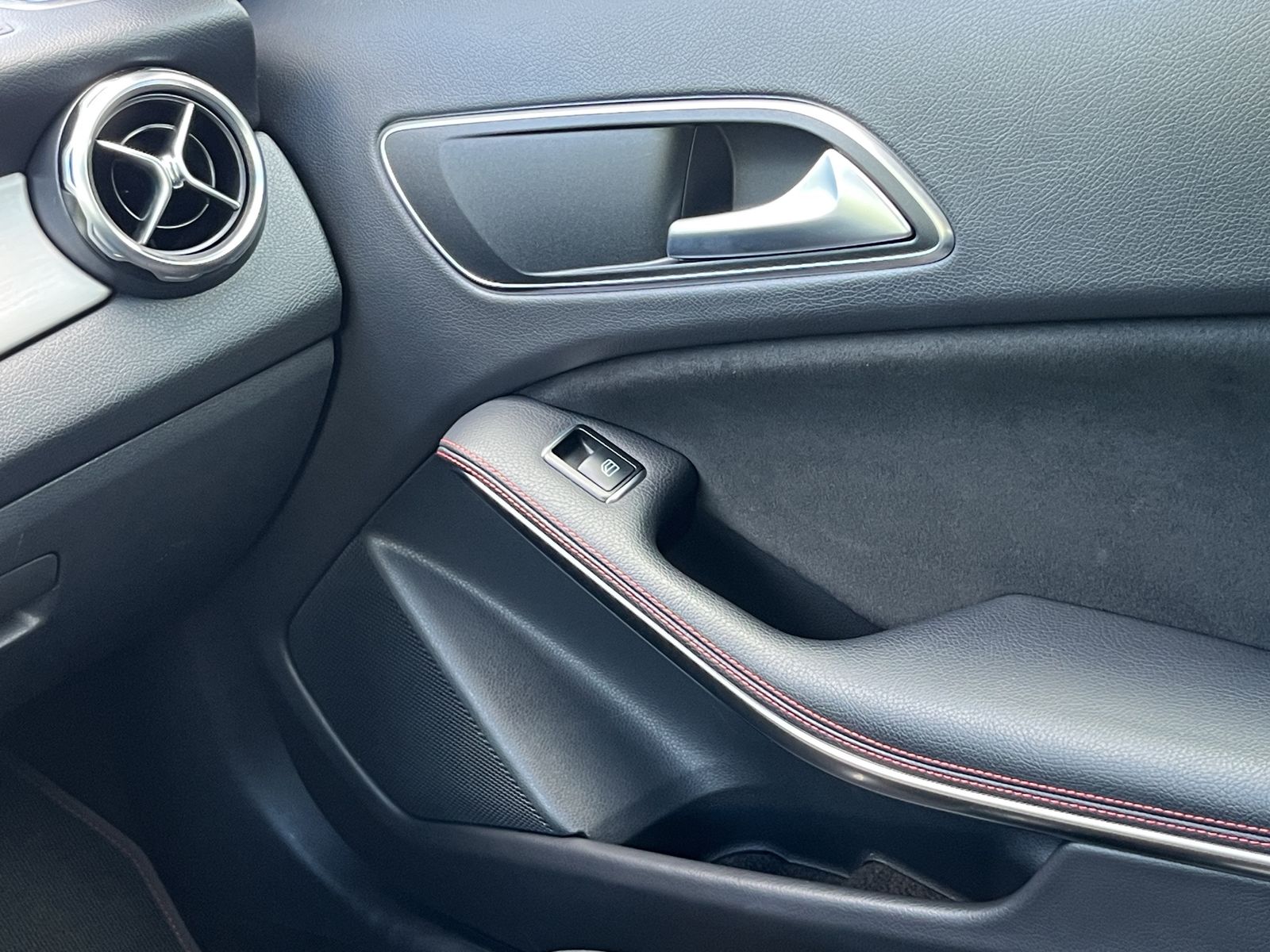 Fahrzeugabbildung Mercedes-Benz GLA 200*Automatik*AMG Line*LED*SHZ*Kam*PDC*NAVI*