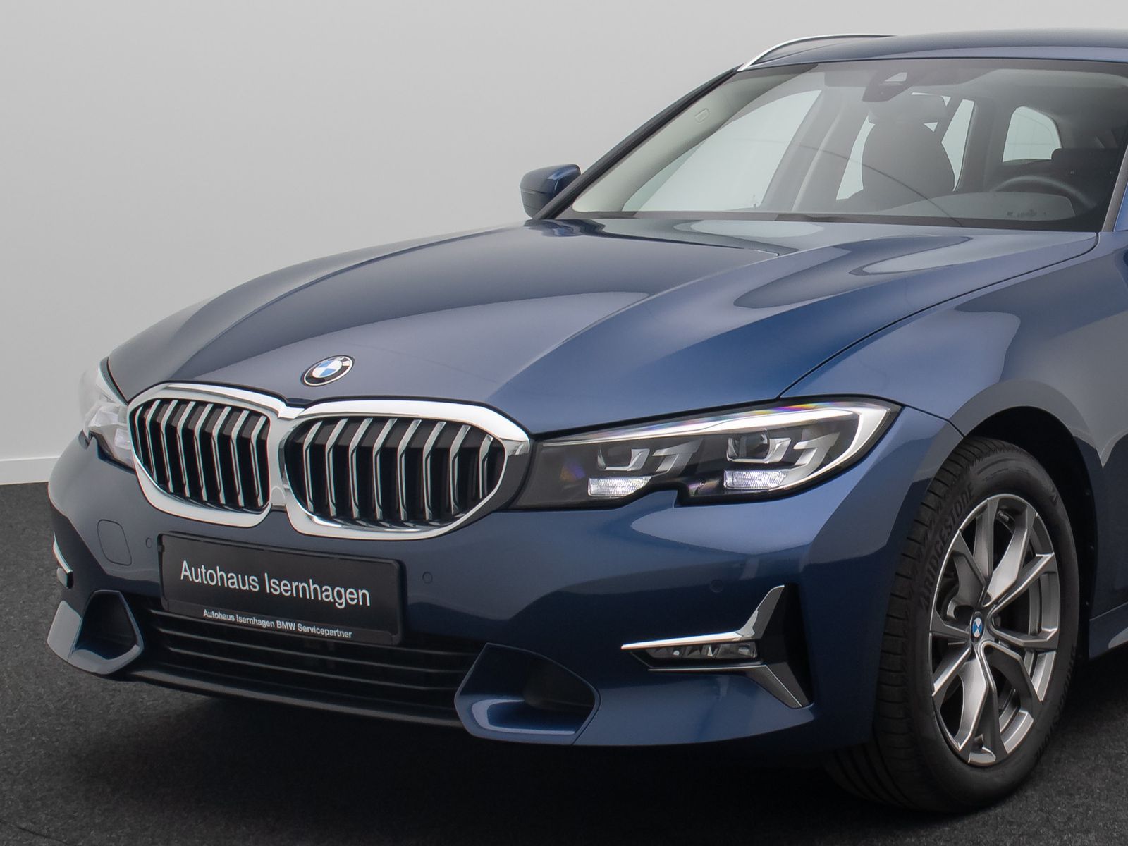 Fahrzeugabbildung BMW 318d Luxury Line DAB Alarm Geschwindigreg HiFi