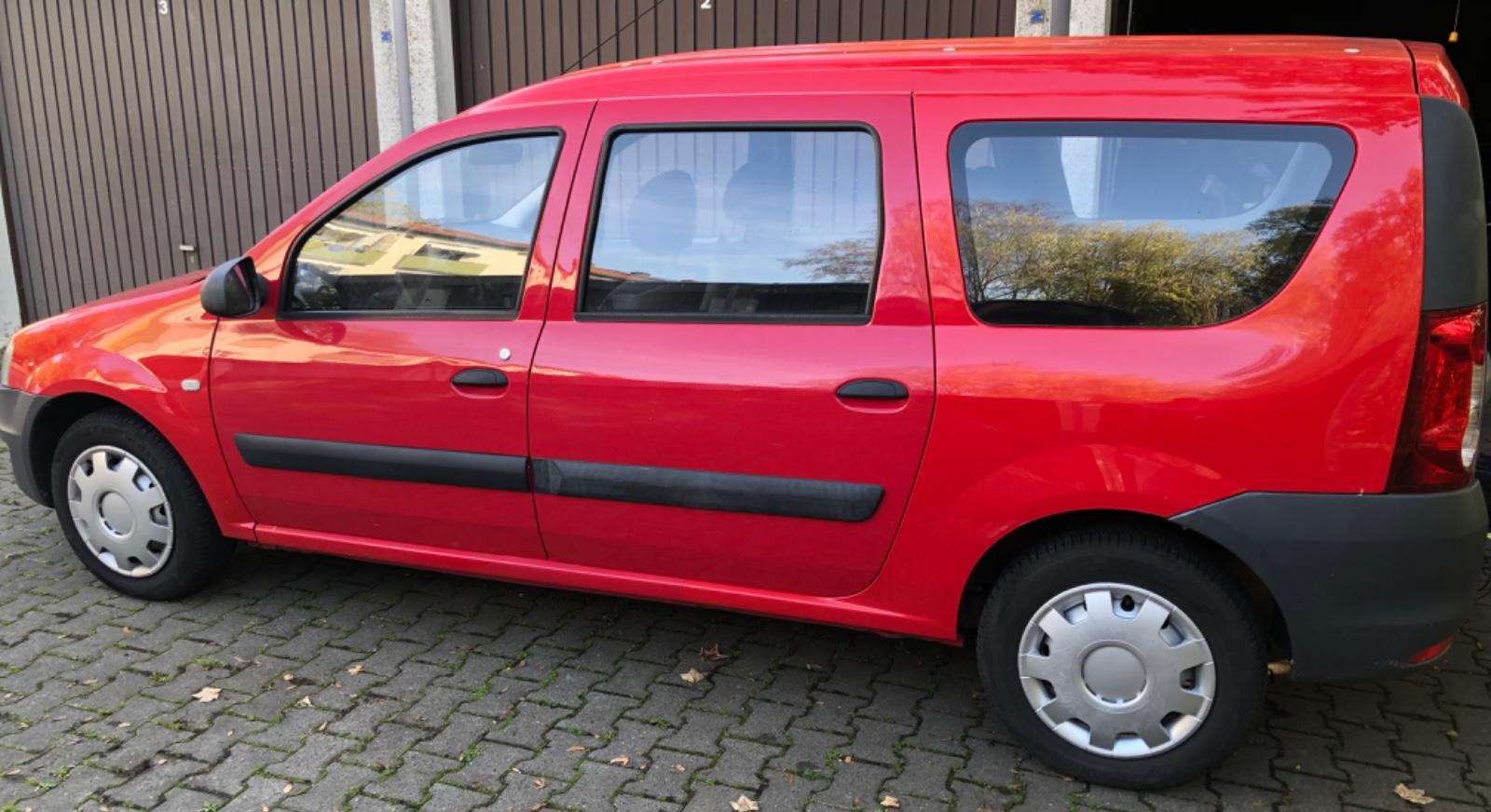 Dacia Logan 2011 — салон