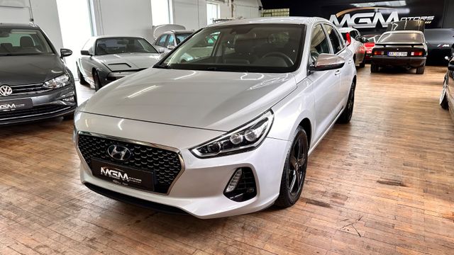 Hyundai i30 Intro*Kamera*Navi*Lrh*Sitzheiz*Spurhlt