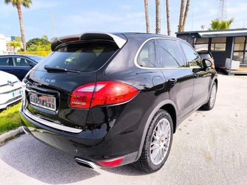 Porsche Cayenne - 4