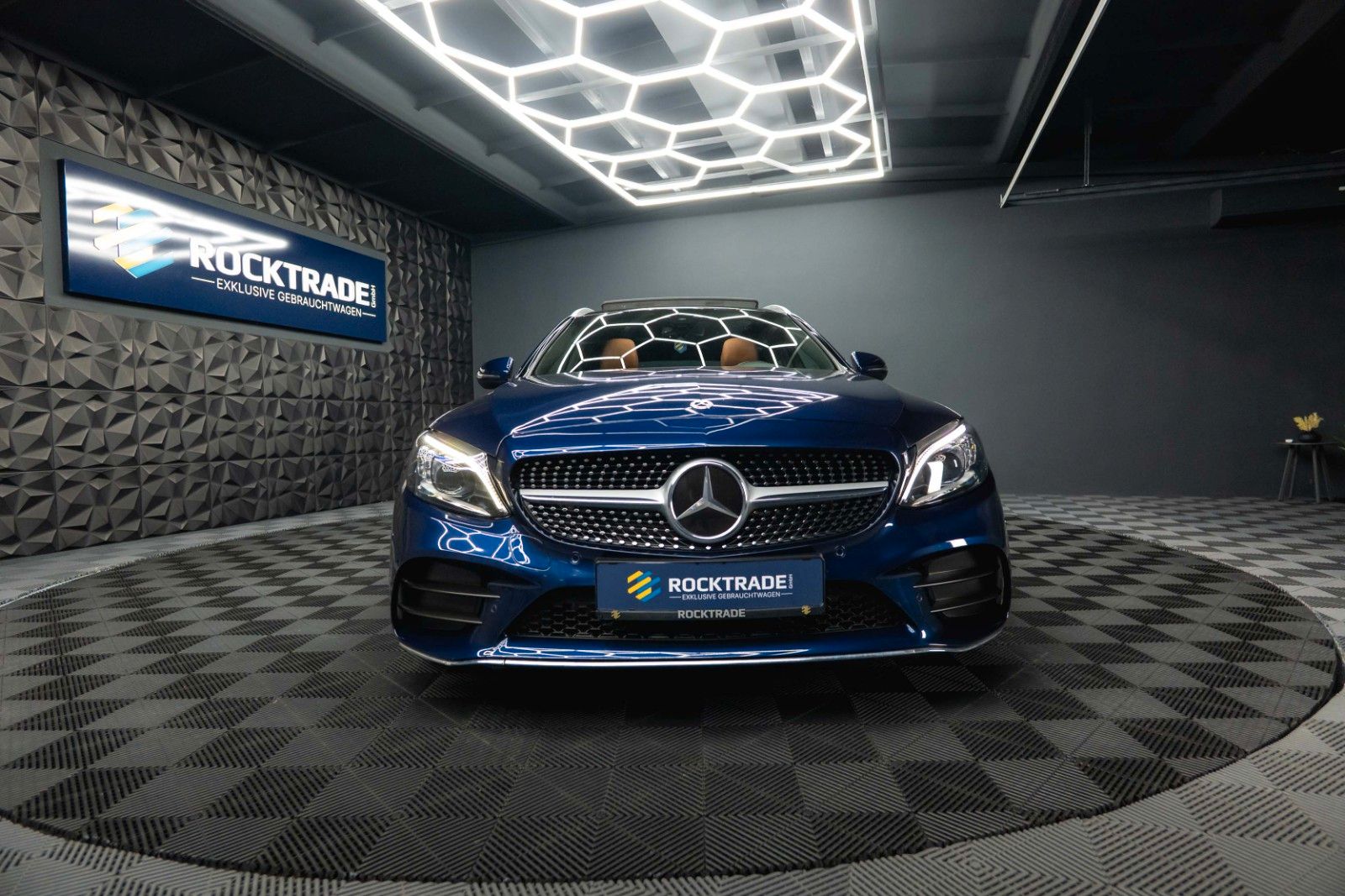 Fahrzeugabbildung Mercedes-Benz C 300 AMG | ACC | Pano | Mulitbeam | Widescreen