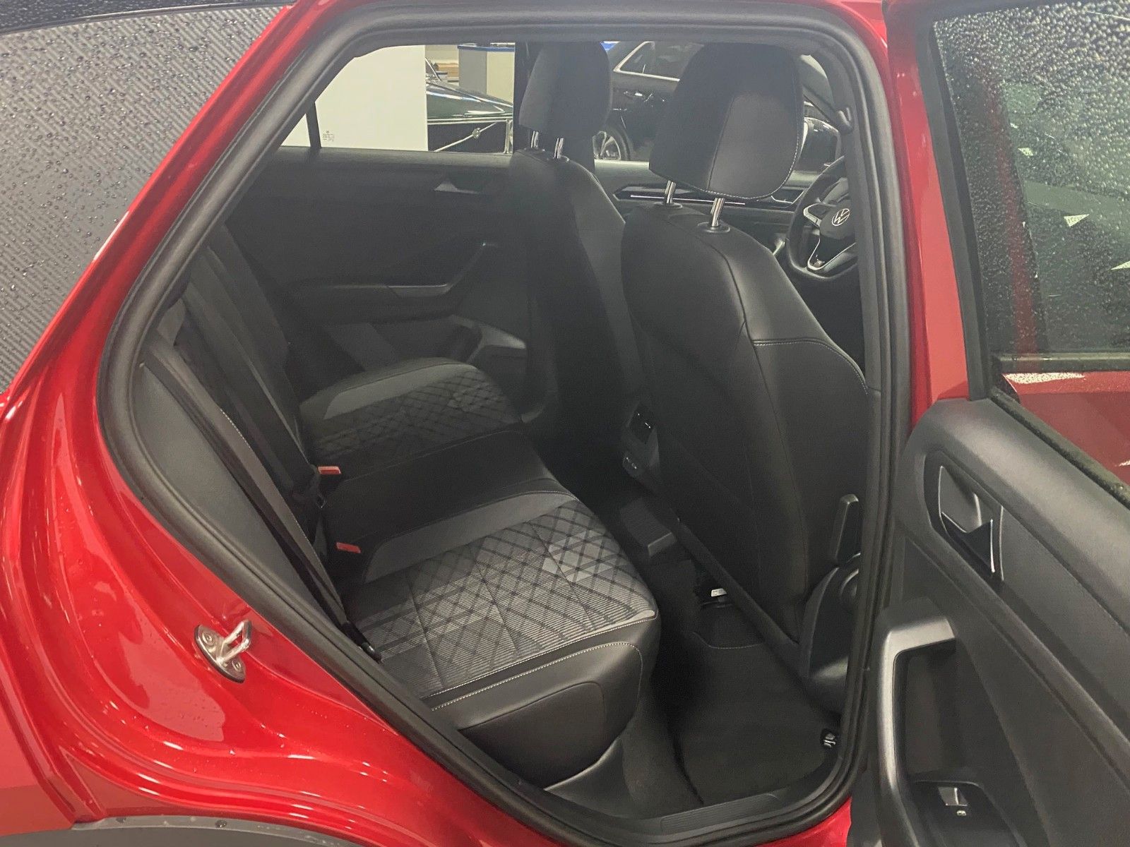 Fahrzeugabbildung Volkswagen T-Roc 1.5 TSI DSG R-Line+ACC+AHK+19"+KAMERA+LED+