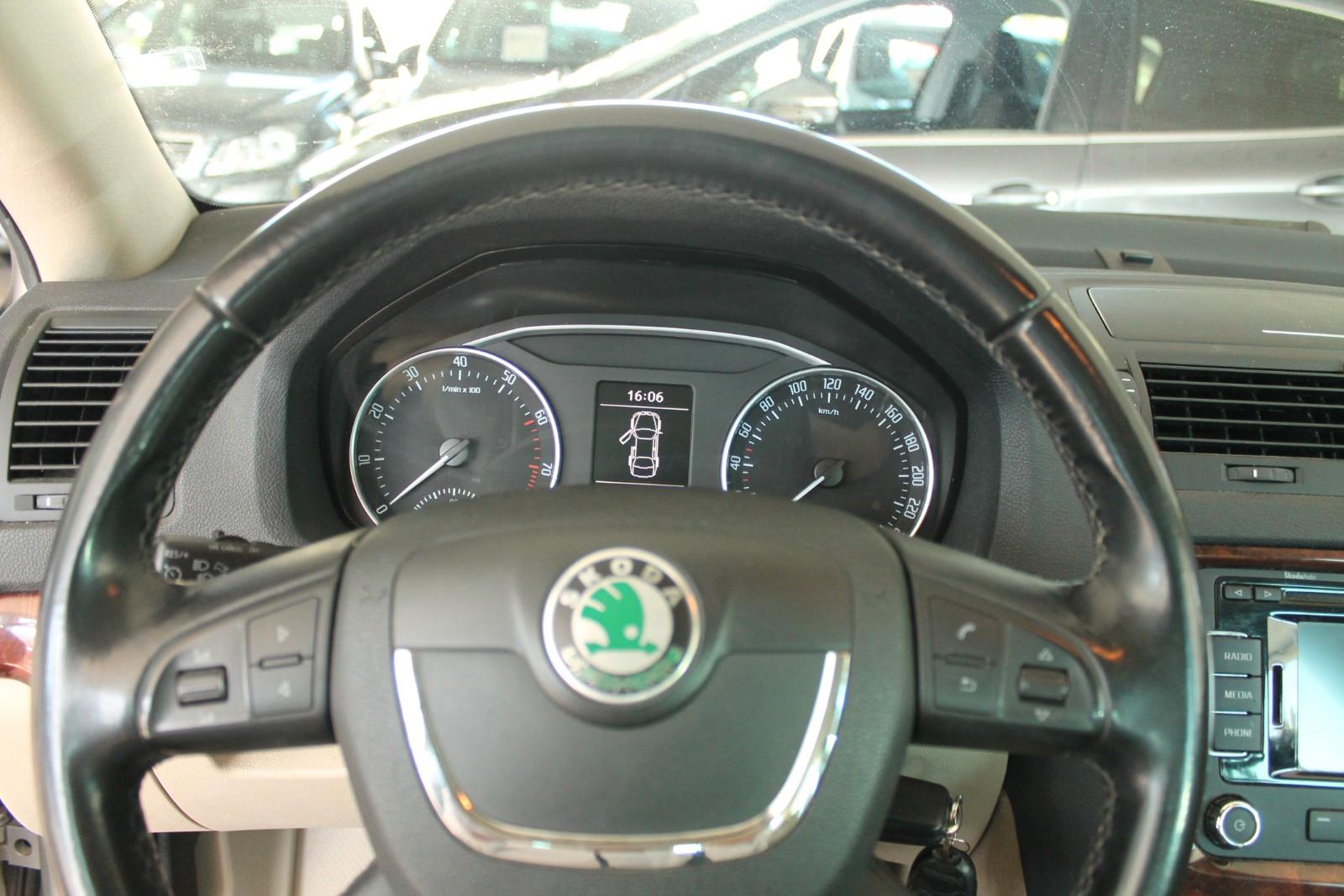 Skoda Octavia 2011 — photo 12