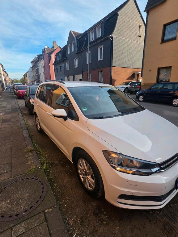 Image of Volkswagen Touran