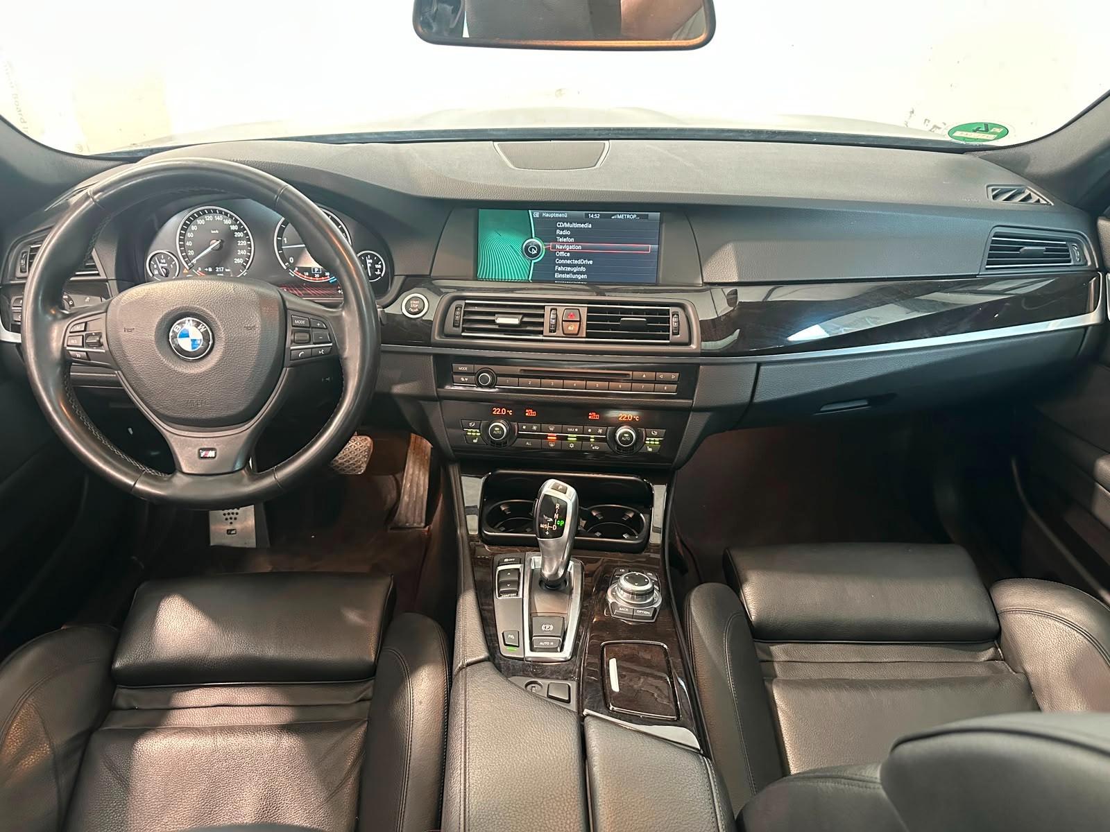 BMW 525d F10 3.0 204ch BVA PACK M - TOIT OUVRANT - AFFICHAGE TÊTE HAUTE - CUIR - ATTELAGE PIVOTANT - CAMÉRA DE RECUL