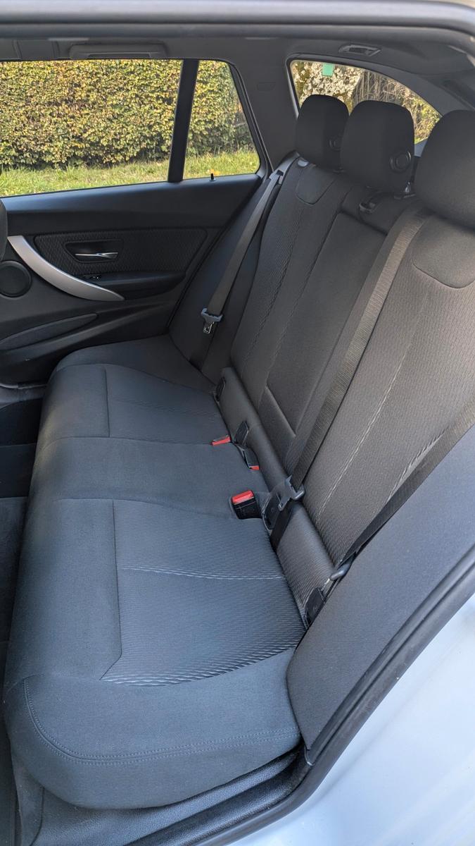 BMW 318d Touring Advantage A/T - AHK + Standheizung
