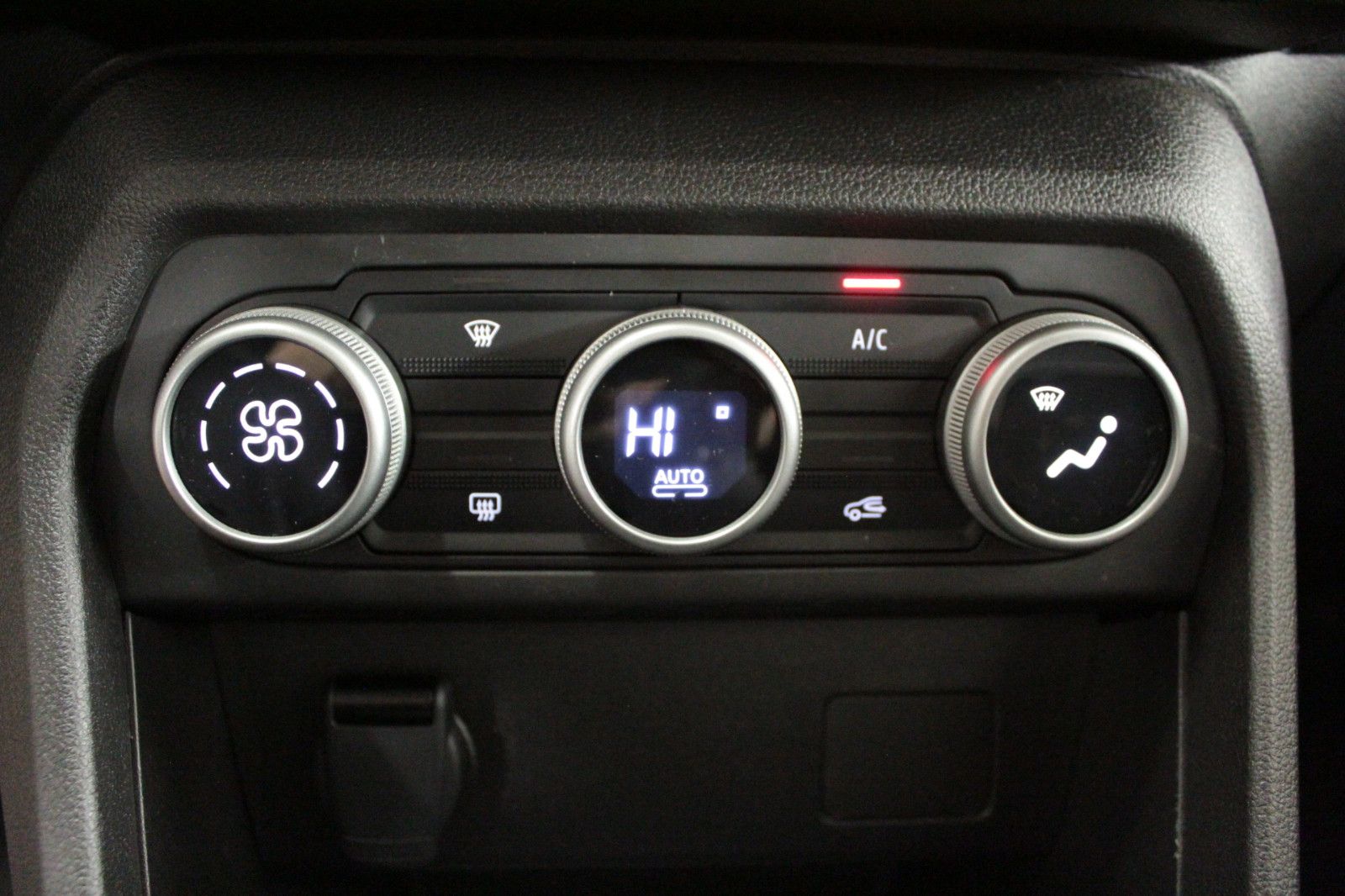 Fahrzeugabbildung Dacia Sandero TCe 90 Expression*Winterpaket*15418*