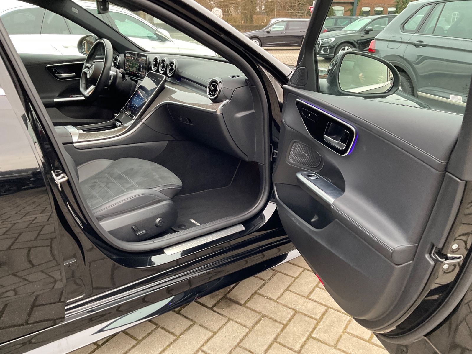 Fahrzeugabbildung Mercedes-Benz C 220 d T Autom,AMG,AHK,Kamera,Distronic