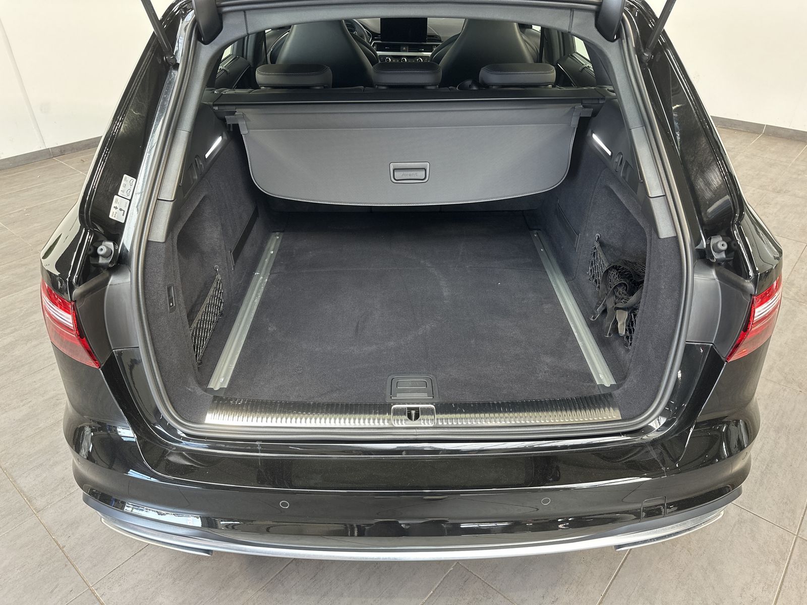 Fahrzeugabbildung Audi A4 Avant 40 TDI Advanced NAV+LED+AHK+PANO+17ZOLL