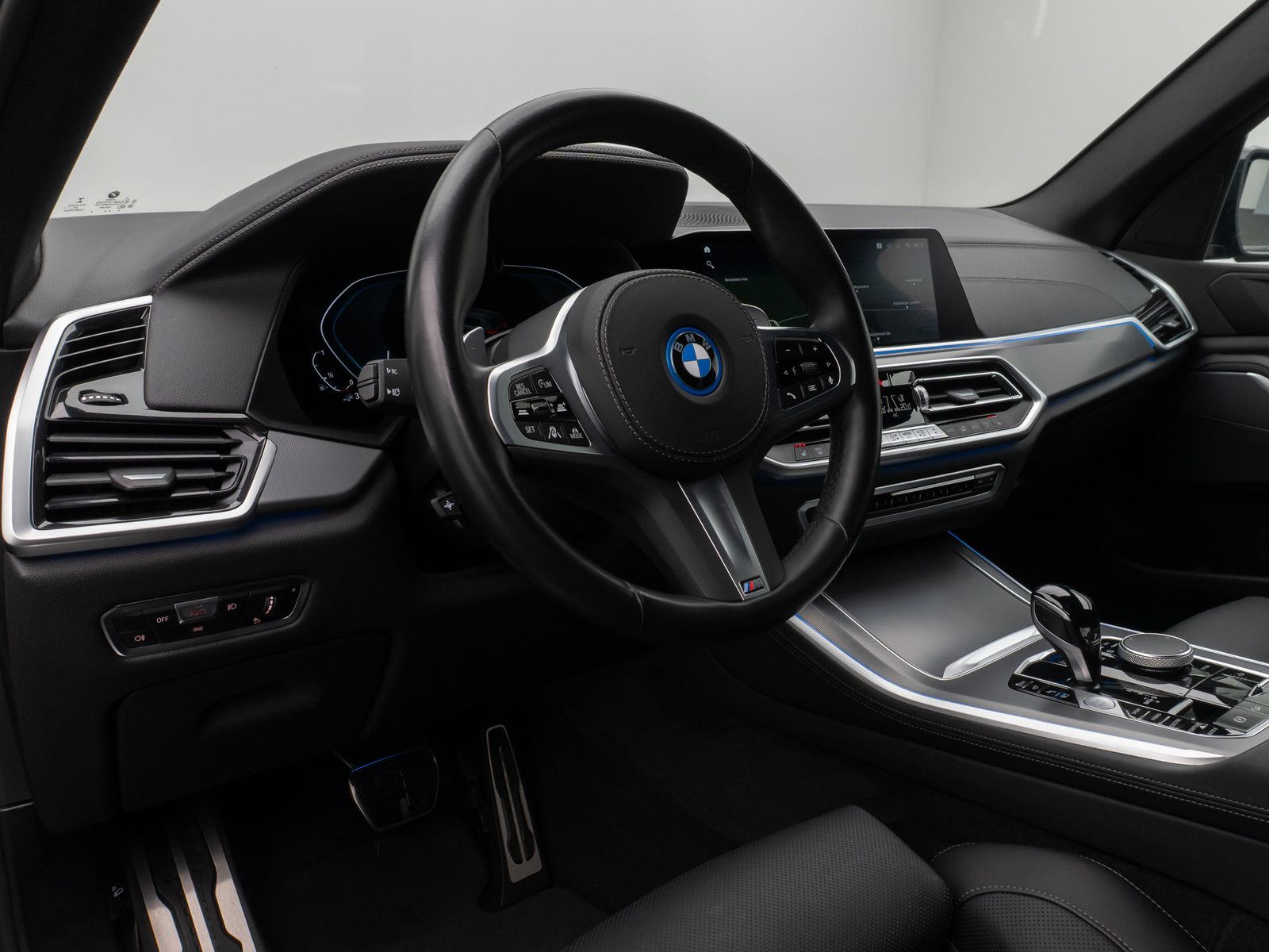 Fahrzeugabbildung BMW X5 xD45e M Sport 360°Laser HUD DAB HiFi Komfort