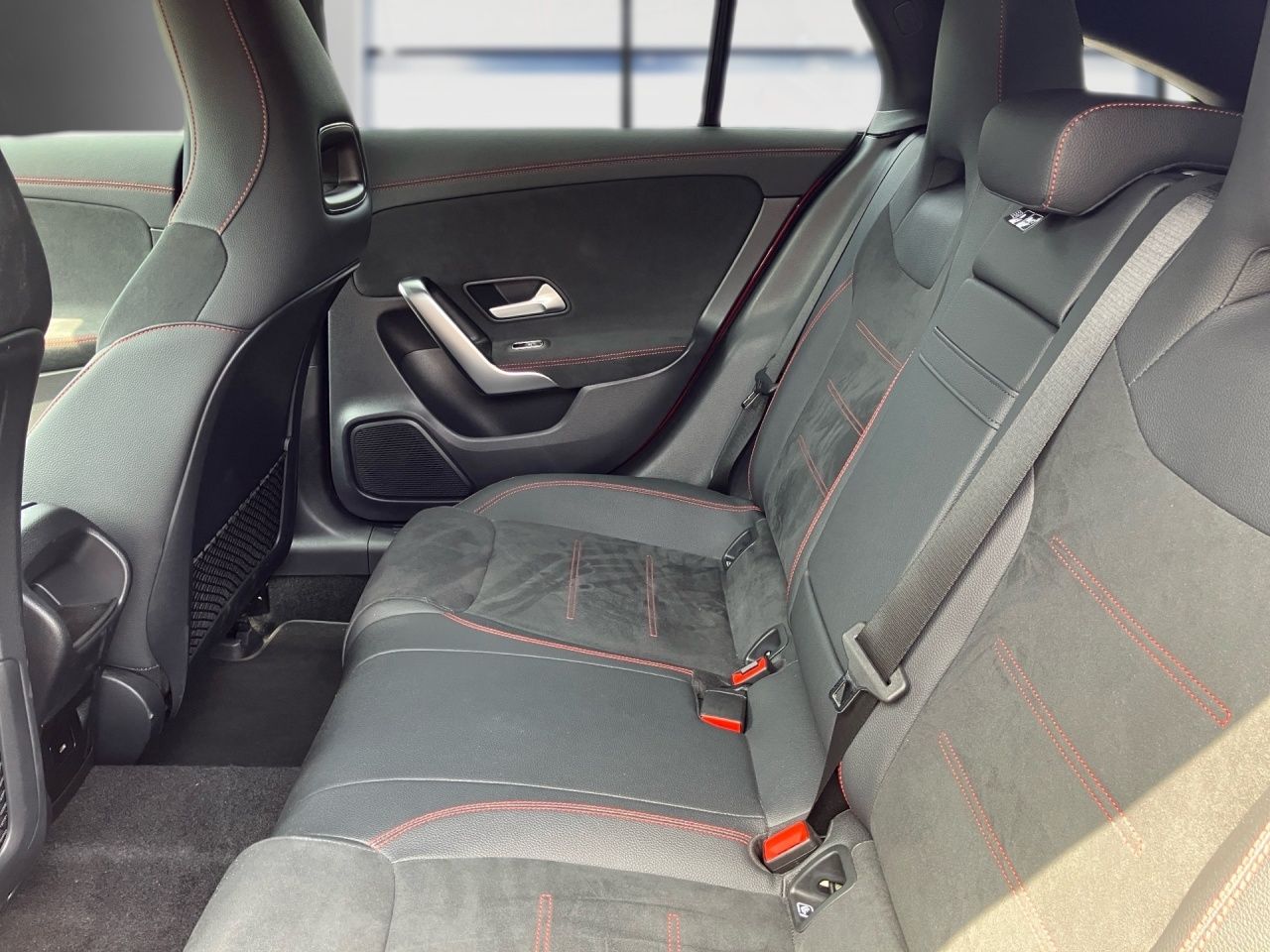 Fahrzeugabbildung Mercedes-Benz CLA 180 SB AMG+NIGHT+AHK+LENKRADHEIZ+AMBIENTE+