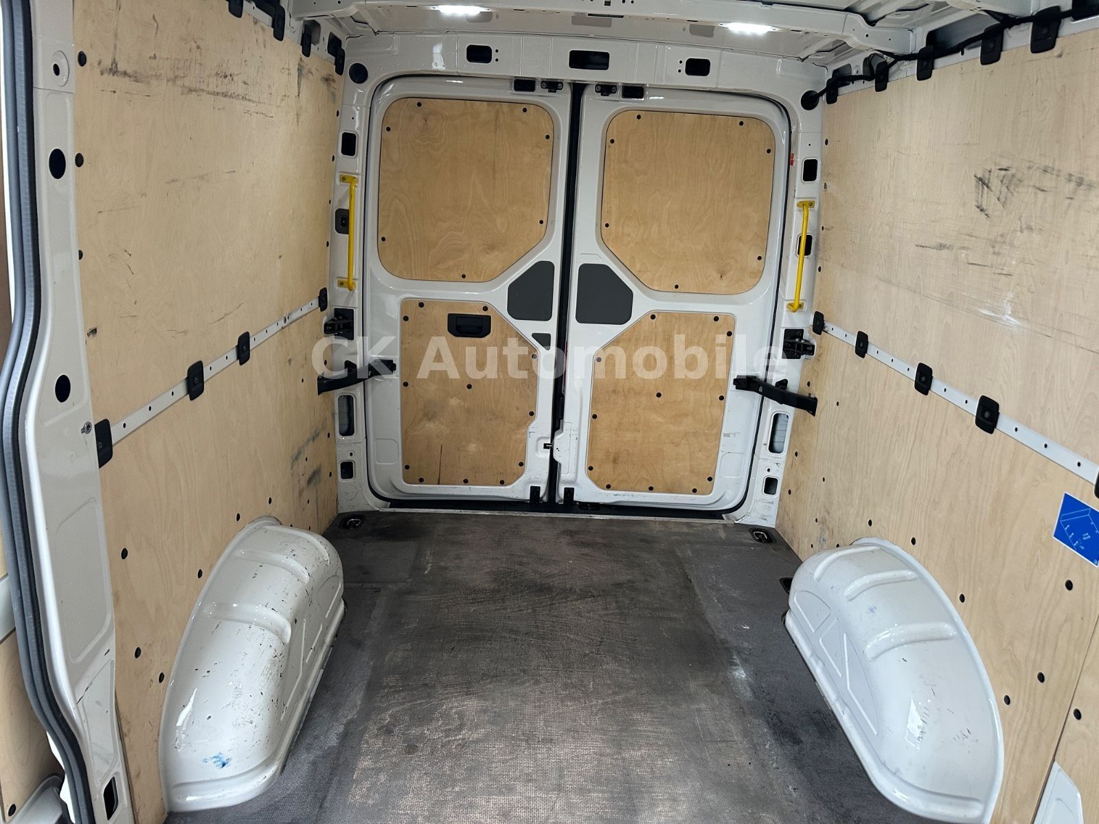 Fahrzeugabbildung Volkswagen Crafter Kasten 35 FWD 2.0TDI/Klima/Navi/SHZ/AHK