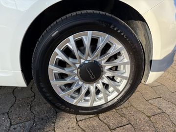 Fahrzeugabbildung Fiat 500 Lounge DAB Uconnect Temp. CarPlay uvm