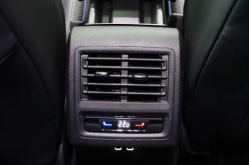 Volkswagen Golf VIII Lim. R 20 Years 4M Leder Pano