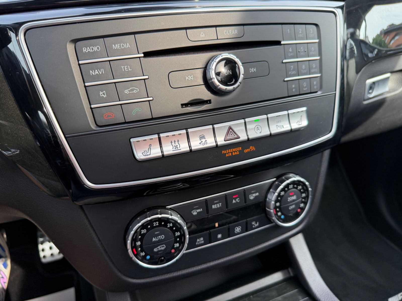Fahrzeugabbildung Mercedes-Benz GLE 350 d 4Matic AMG LINE NEUER MOTOR VOLLAUSST.