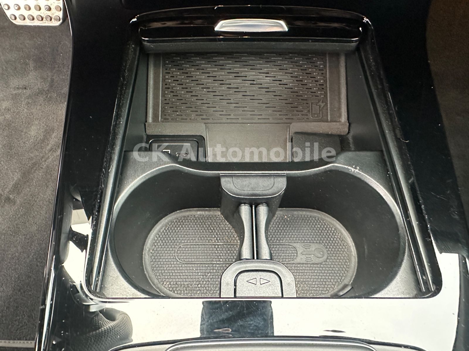 Fahrzeugabbildung Mercedes-Benz A 250e AMG-Line/Night-Paket/Navi/LED/Kamera