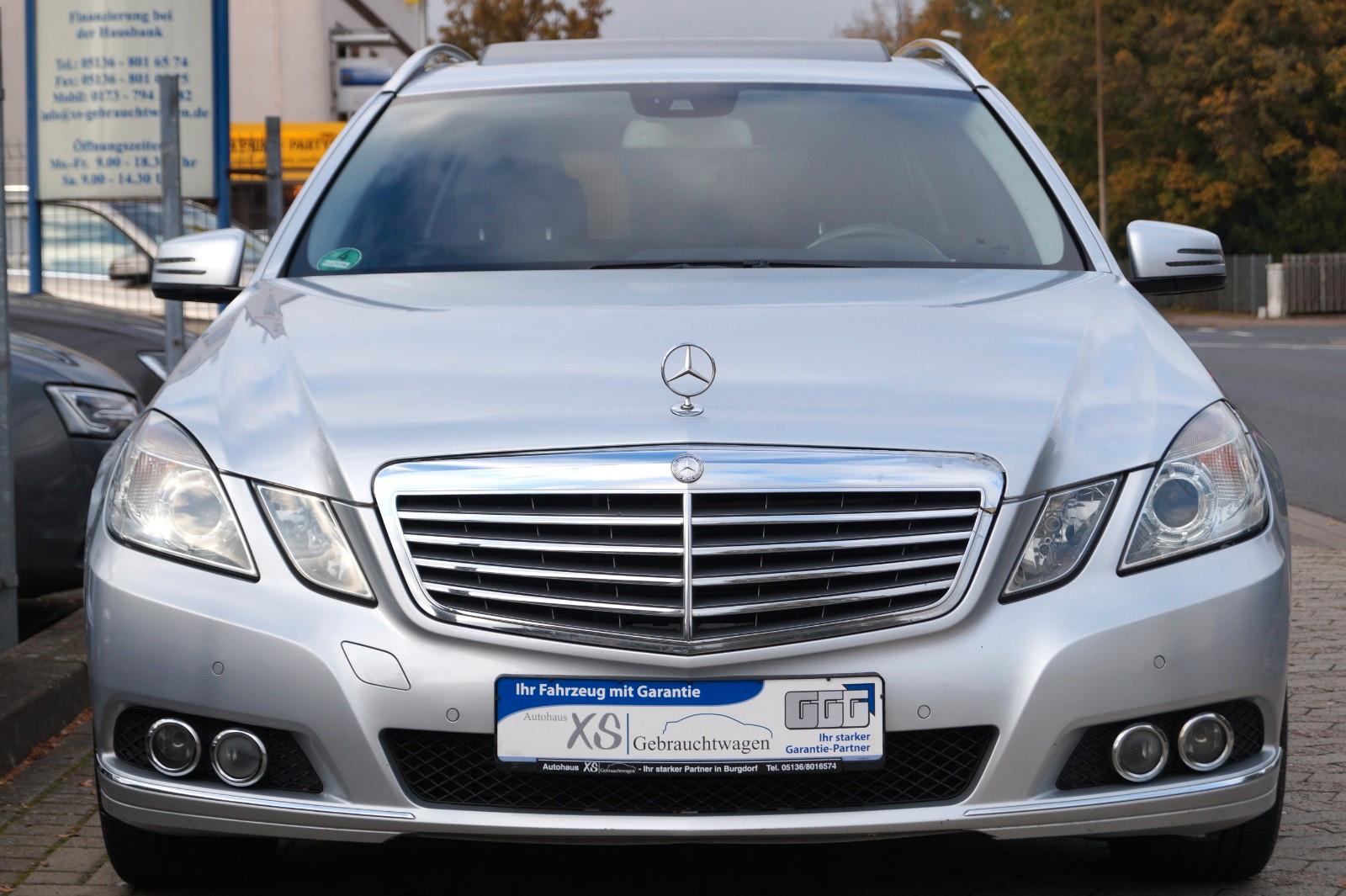 Mercedes-Benz E220 2011 — rear view