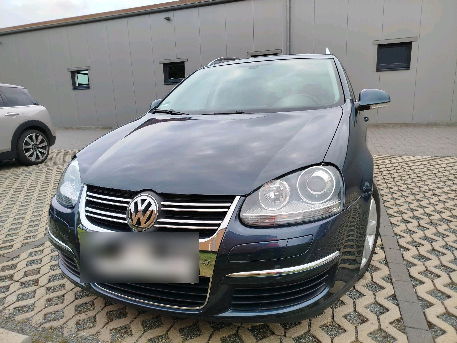 Volkswagen Golf 2009 — rear view
