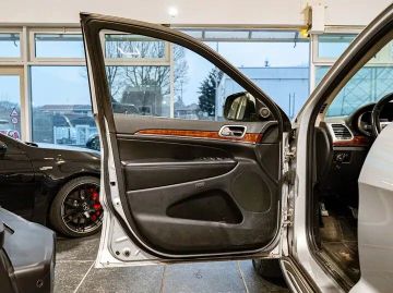 Jeep Grand Cherokee - 9