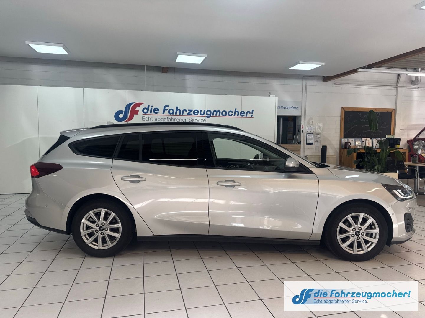 Fahrzeugabbildung Ford Focus Turnier Cool & Connect Navi LED Apple CarP