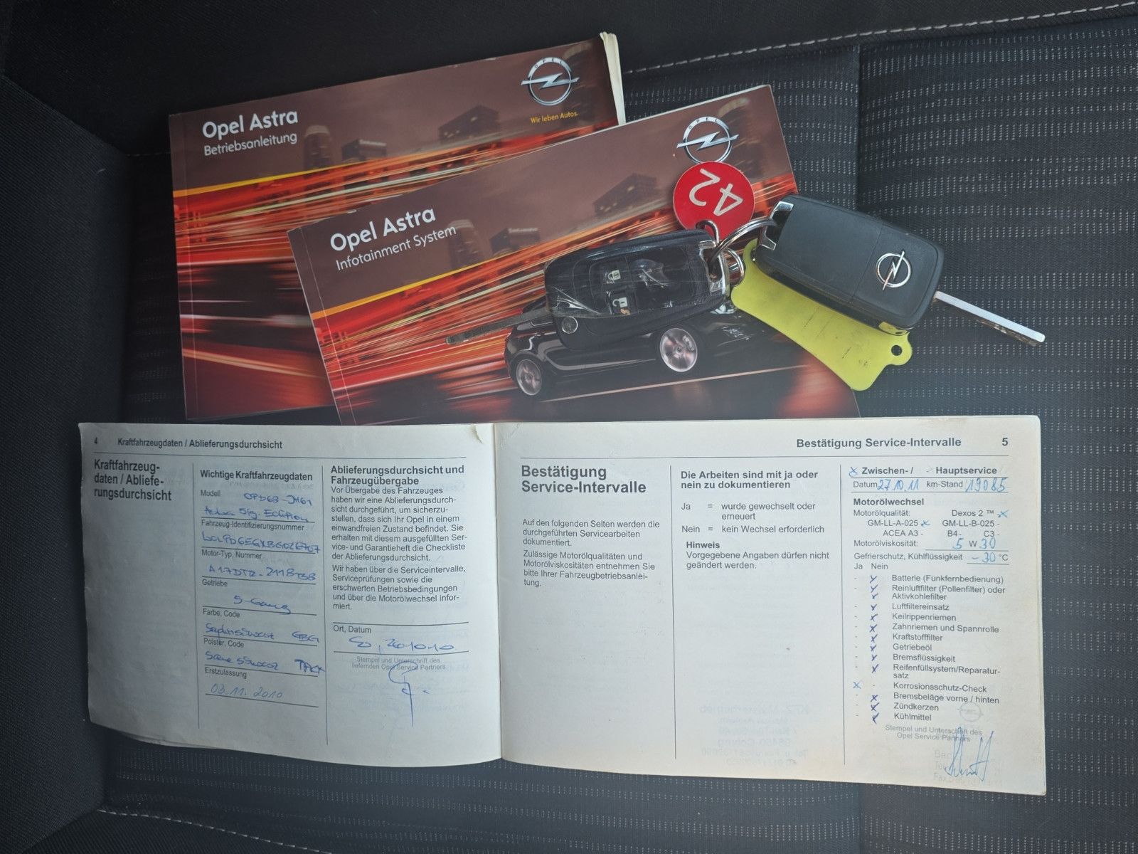 Fahrzeugabbildung Opel Astra J Edition*Klima*Tüv und Service NEU