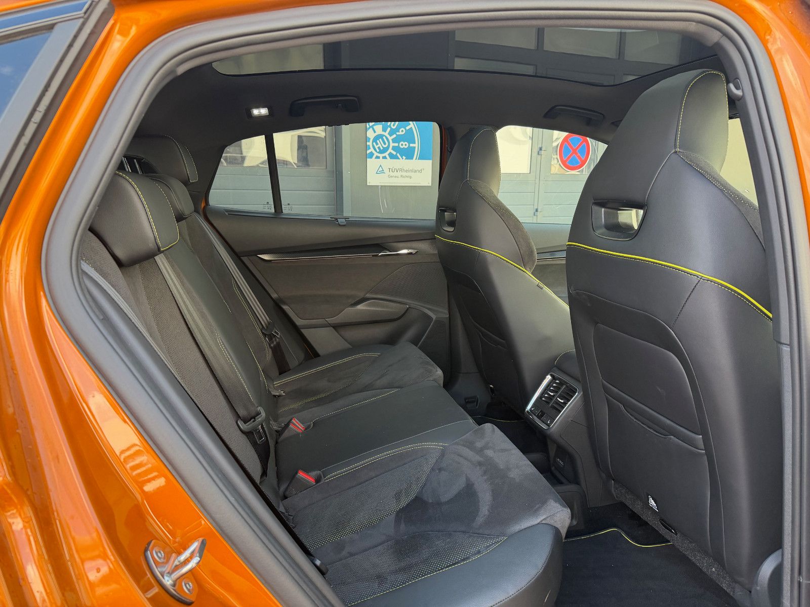 Fahrzeugabbildung SKODA Enyaq RS*ACC*SZHZNG*NAVI*360°*CARPLAY*AMBIENTE*