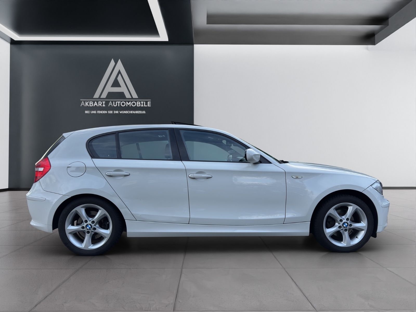 Fahrzeugabbildung BMW 120d Limousine*Automatik*Bi-Xenon*Schiebedach*