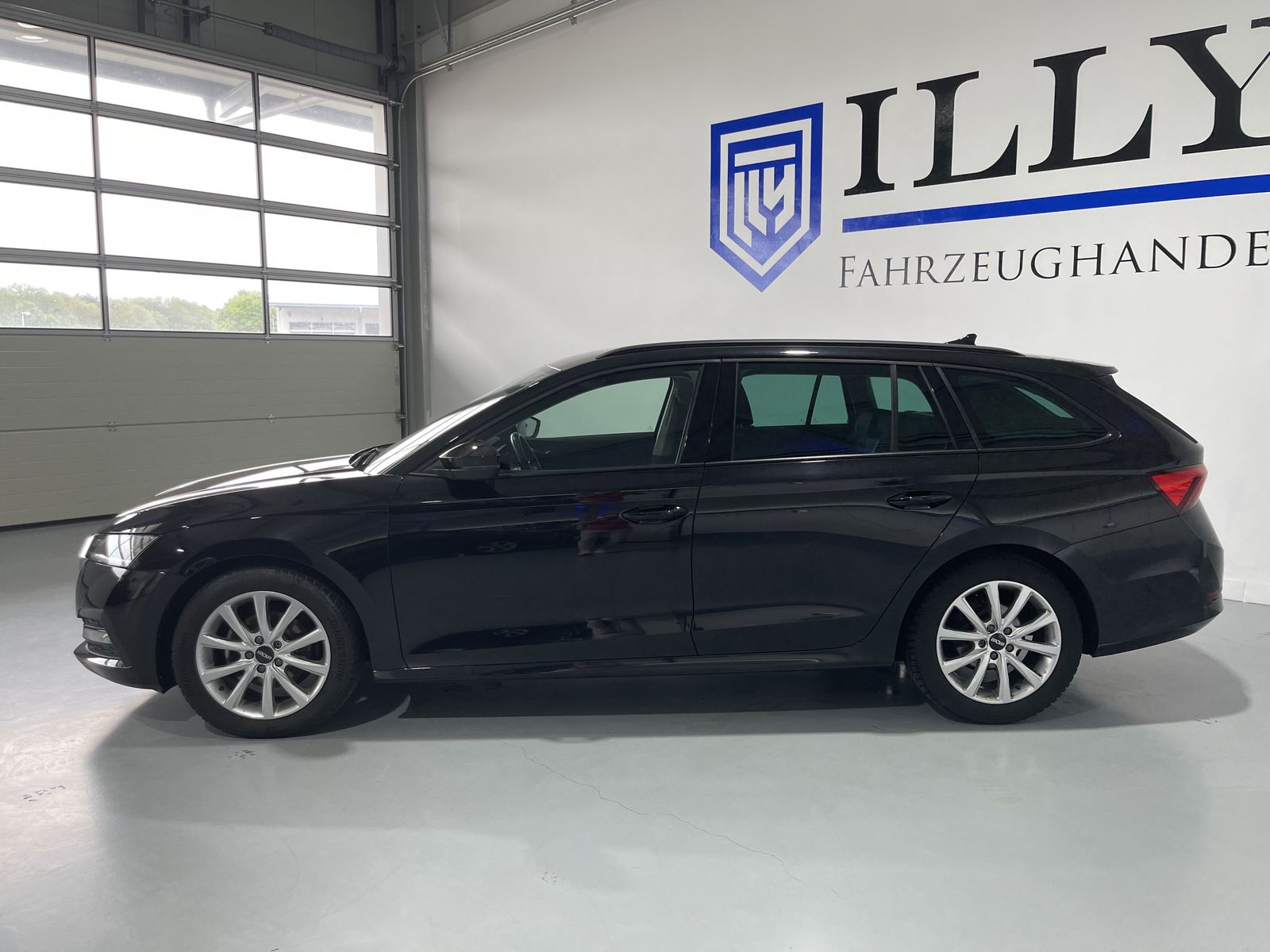 Fahrzeugabbildung SKODA Octavia Ambition 2.0 TDI*AHK*LED*ACC*