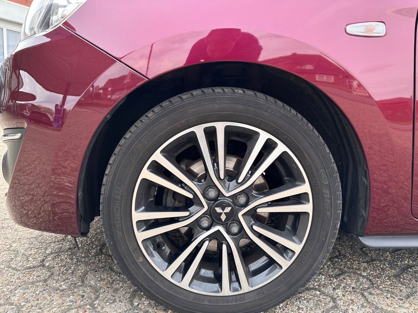 Fahrzeugabbildung Mitsubishi Space Star Edition 100+ Navi/SHZG/Klima/BT/PDC