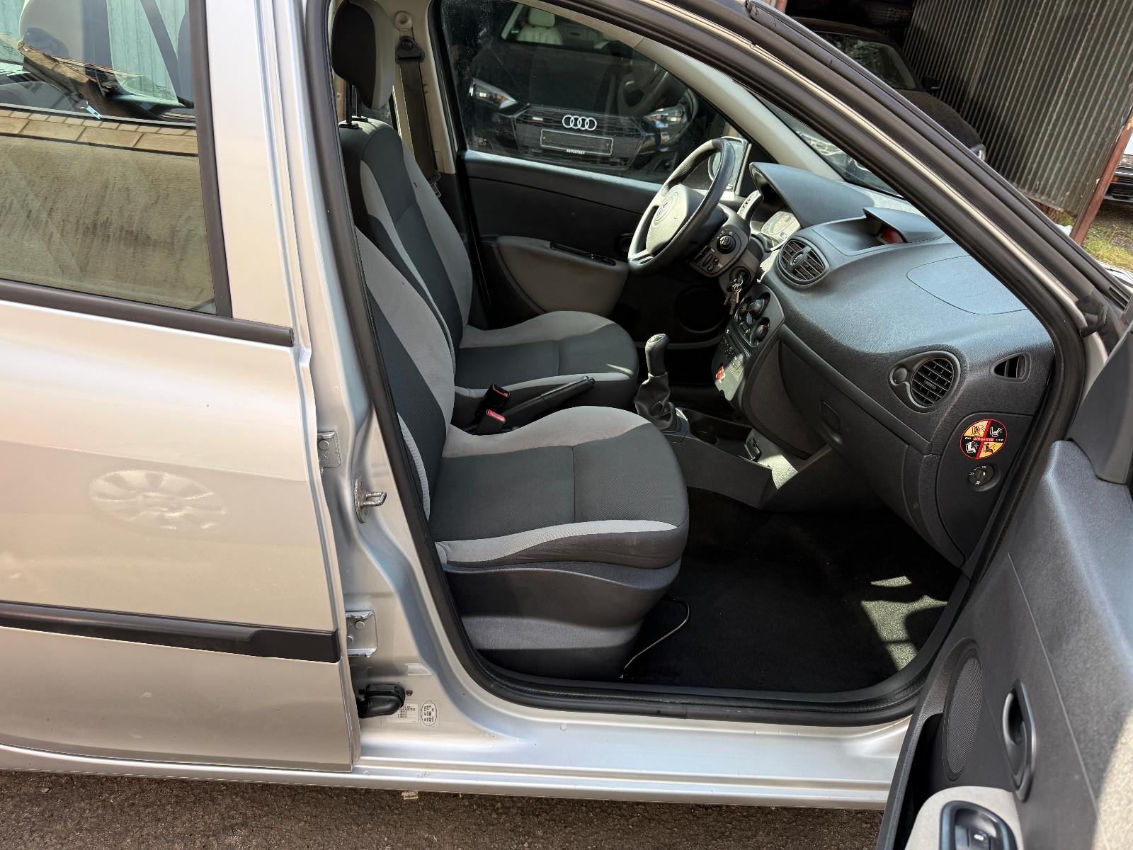 Renault Clio 2010 — photo 19
