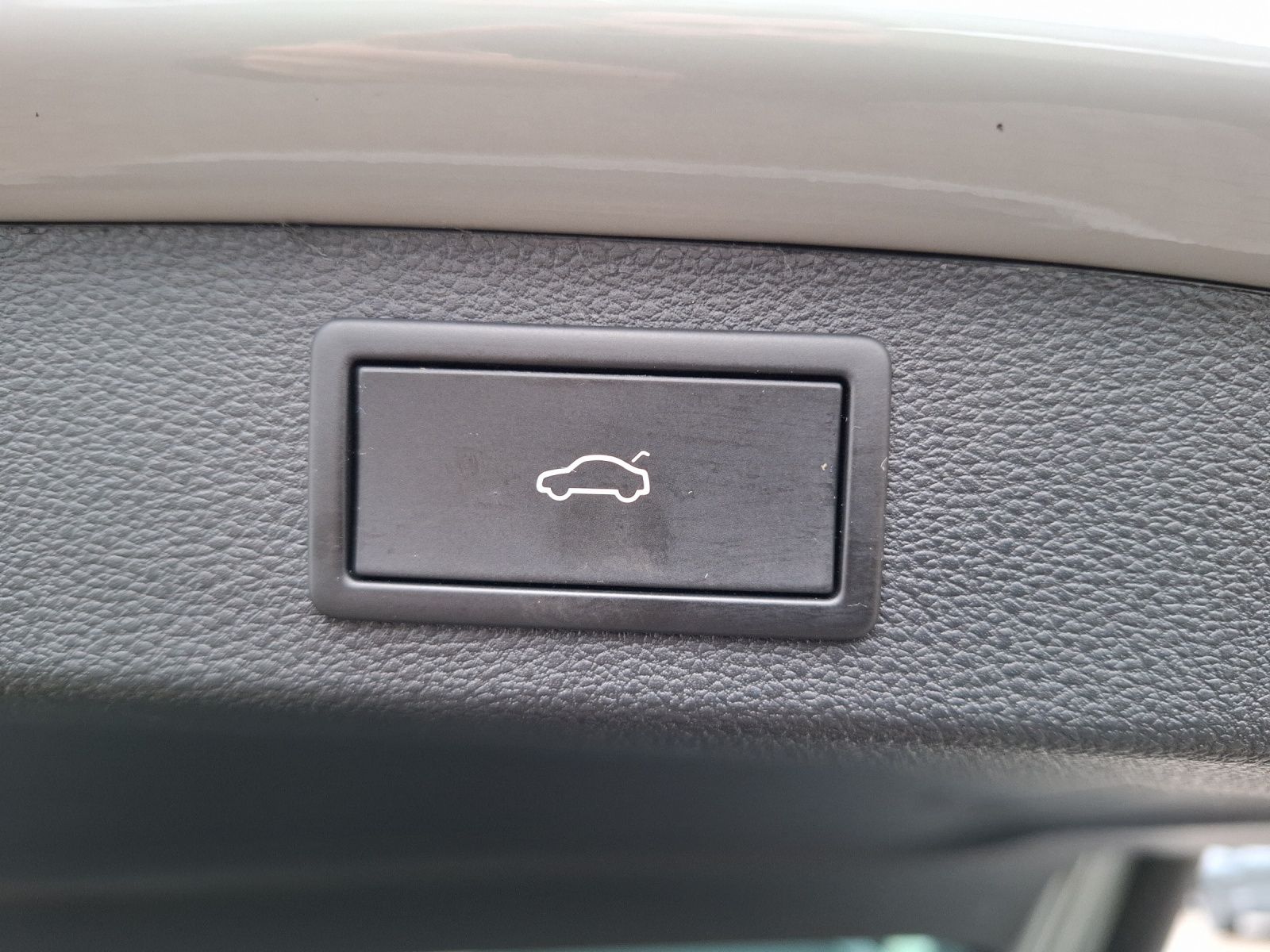 Fahrzeugabbildung SKODA Kodiaq TSI Sportline DSG Matrix Navi AID GRA PDC