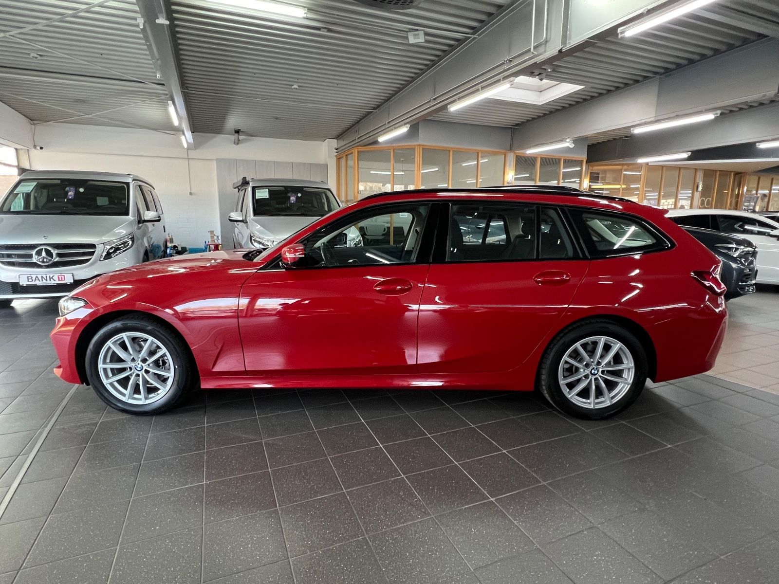 BMW 318 d Touring Facelift+Curved+Assistant+Panroama foto 6