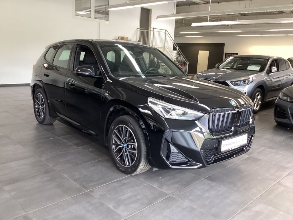 BMW iX1 xDrive 30 Sportpaket AD Navi Digitales Cockp foto 9
