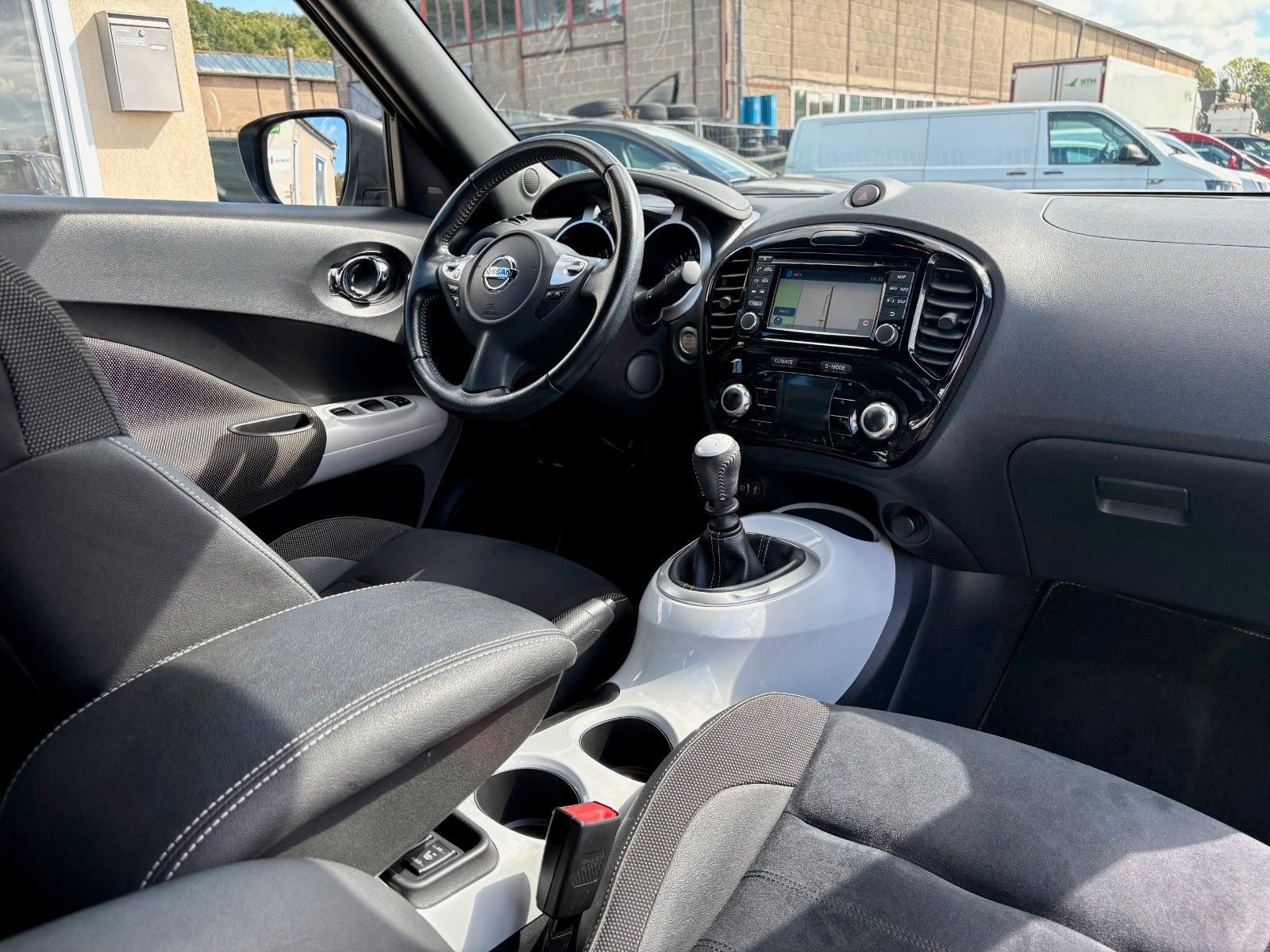 Fahrzeugabbildung Nissan Juke 1.2 N-Vision Navi Leder Kamera SCHECKHEFT