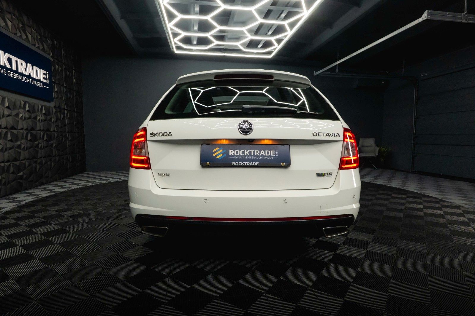 Fahrzeugabbildung SKODA Octavia 2.0 TDI RS 4x4 Performance *Pano*ACC*LED