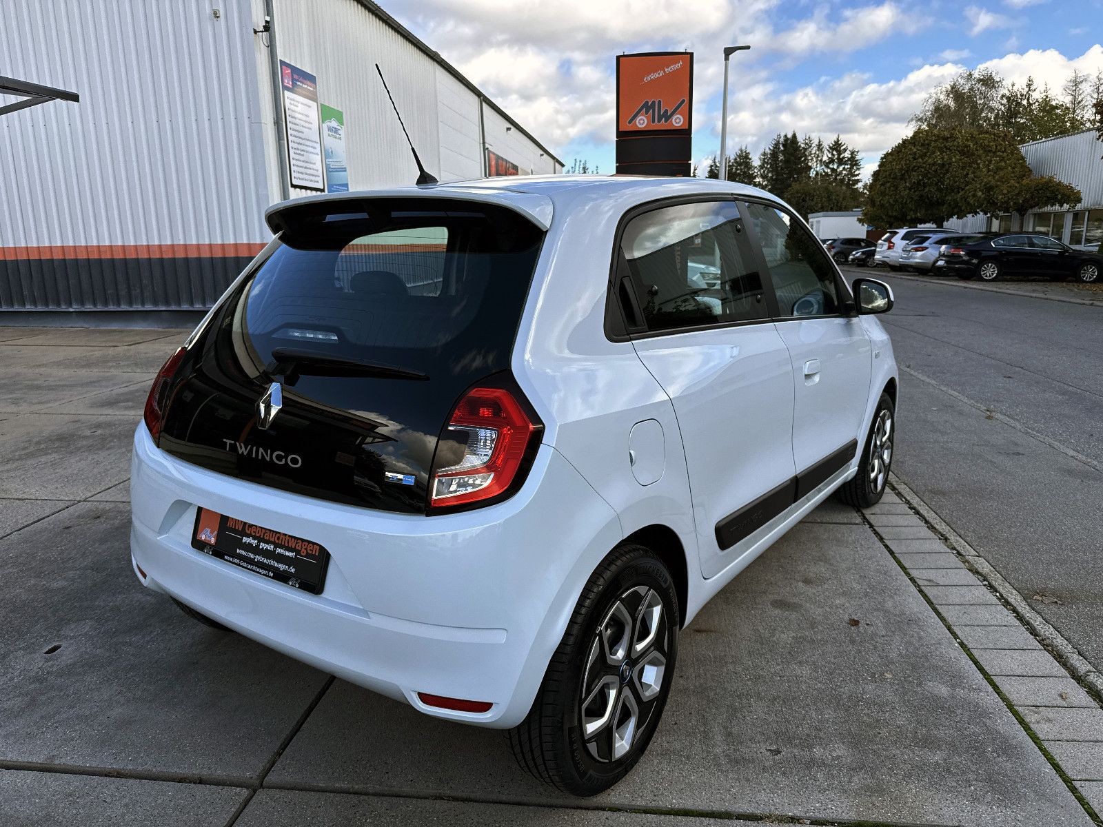 Fahrzeugabbildung Renault Twingo Zen Electric 21kWh CarPlay KLIMA DAB MFKL