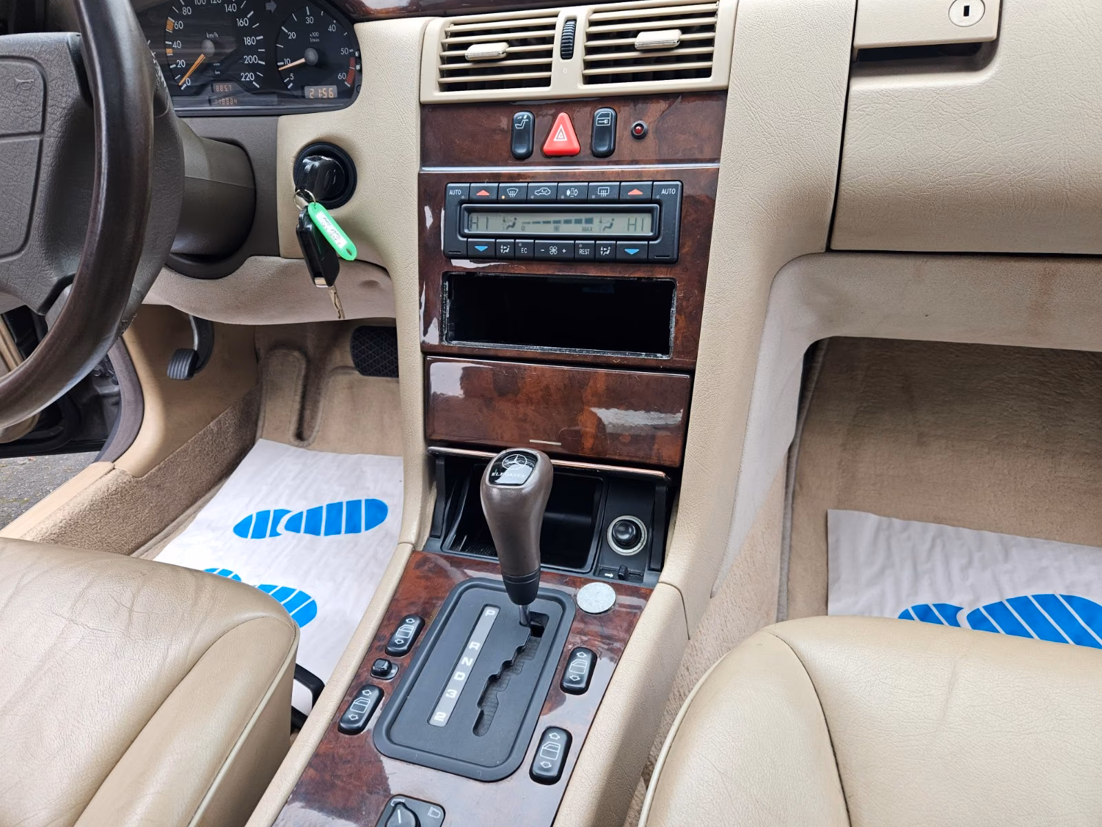 Mercedes-Benz E 220,Avantgarde,Leder,Klima,Alu,Schibedach