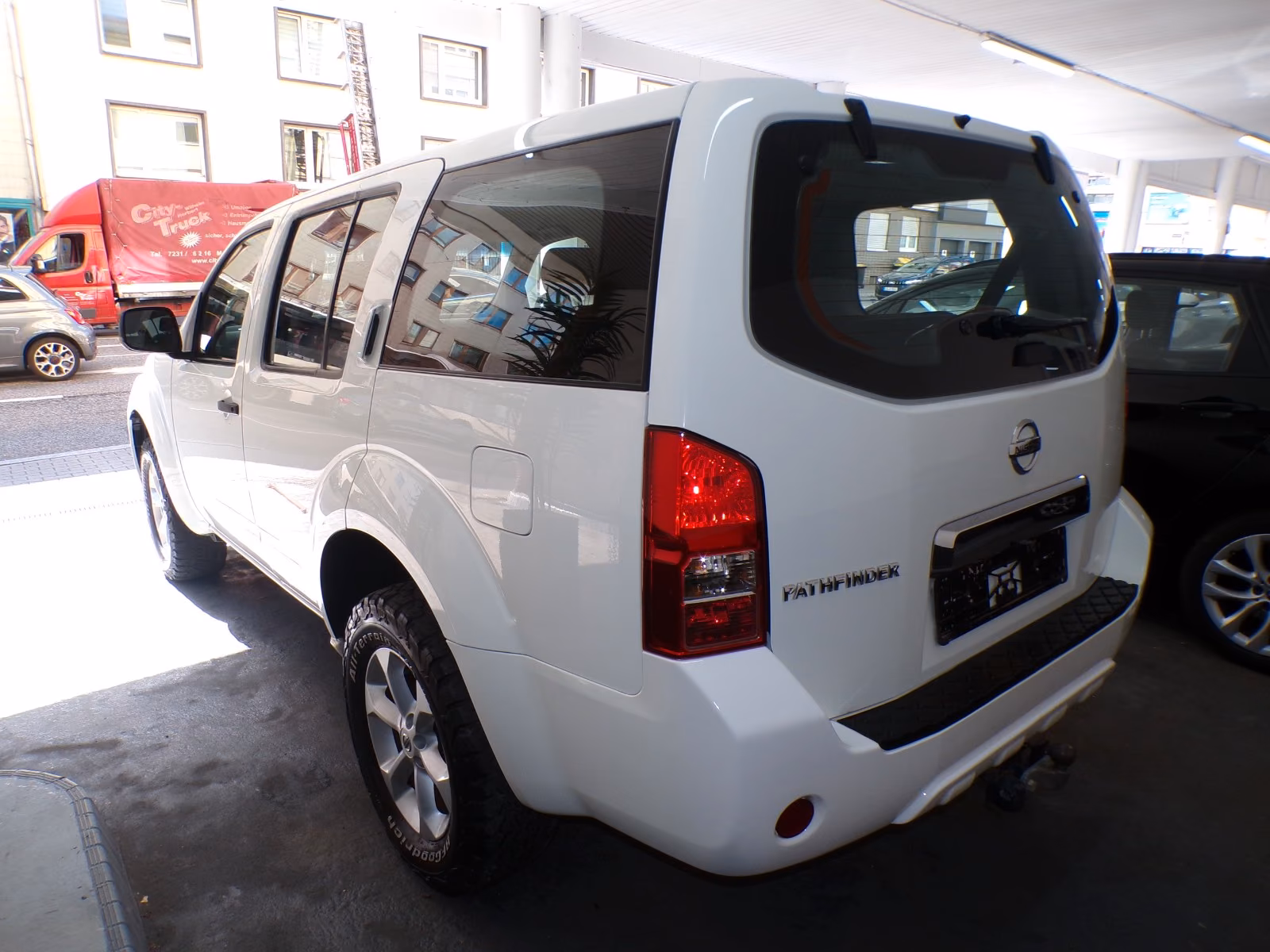 Nissan Pathfinder LE 2.5 dCi 190 ch BVM 4x4 / 7 places / 152 000 km / Toit ouvrant / Cuir / Attelage 3t