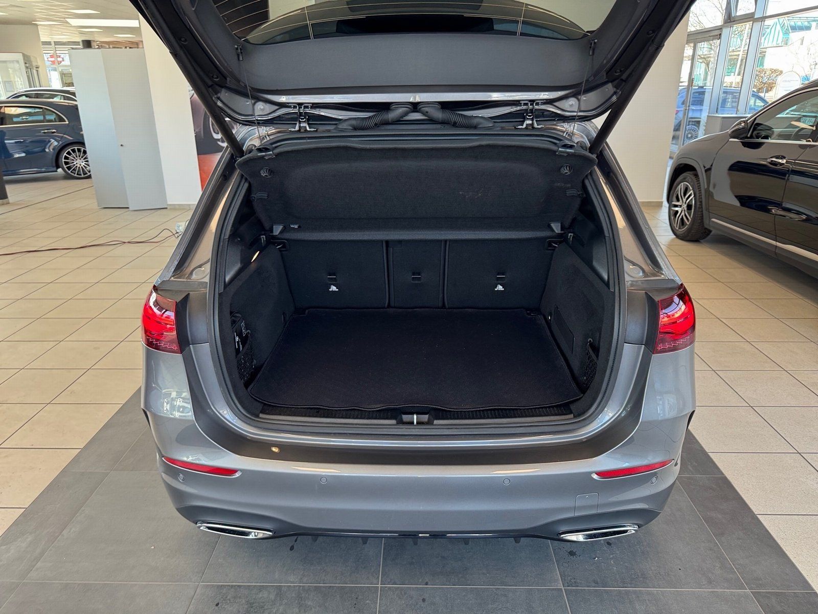 Fahrzeugabbildung Mercedes-Benz B 200 AMG*Totwinkel*Night*LED*Kamera*Easy-Pack*