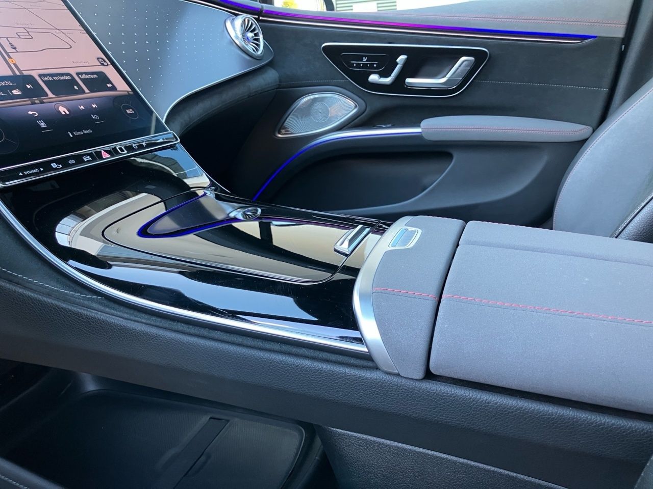 Fahrzeugabbildung Mercedes-Benz EQS 450+ AMG+PANO+AIRM+BUR+DISTR+HEADUP+PROJ.LED