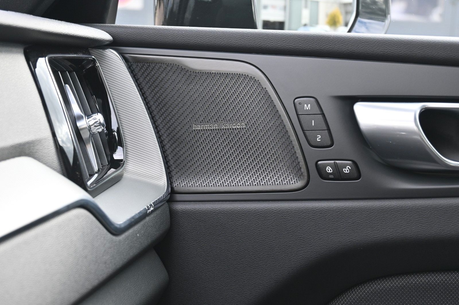 Fahrzeugabbildung Volvo XC60 B4 D Plus Dark*STDHZG*PANO*360°*ACC