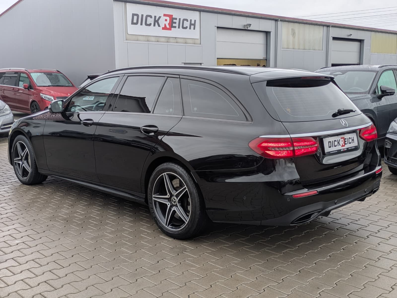 Fahrzeugabbildung Mercedes-Benz E 300 de AMG Night AVANTGARDE AHK*LED*BURMESTER