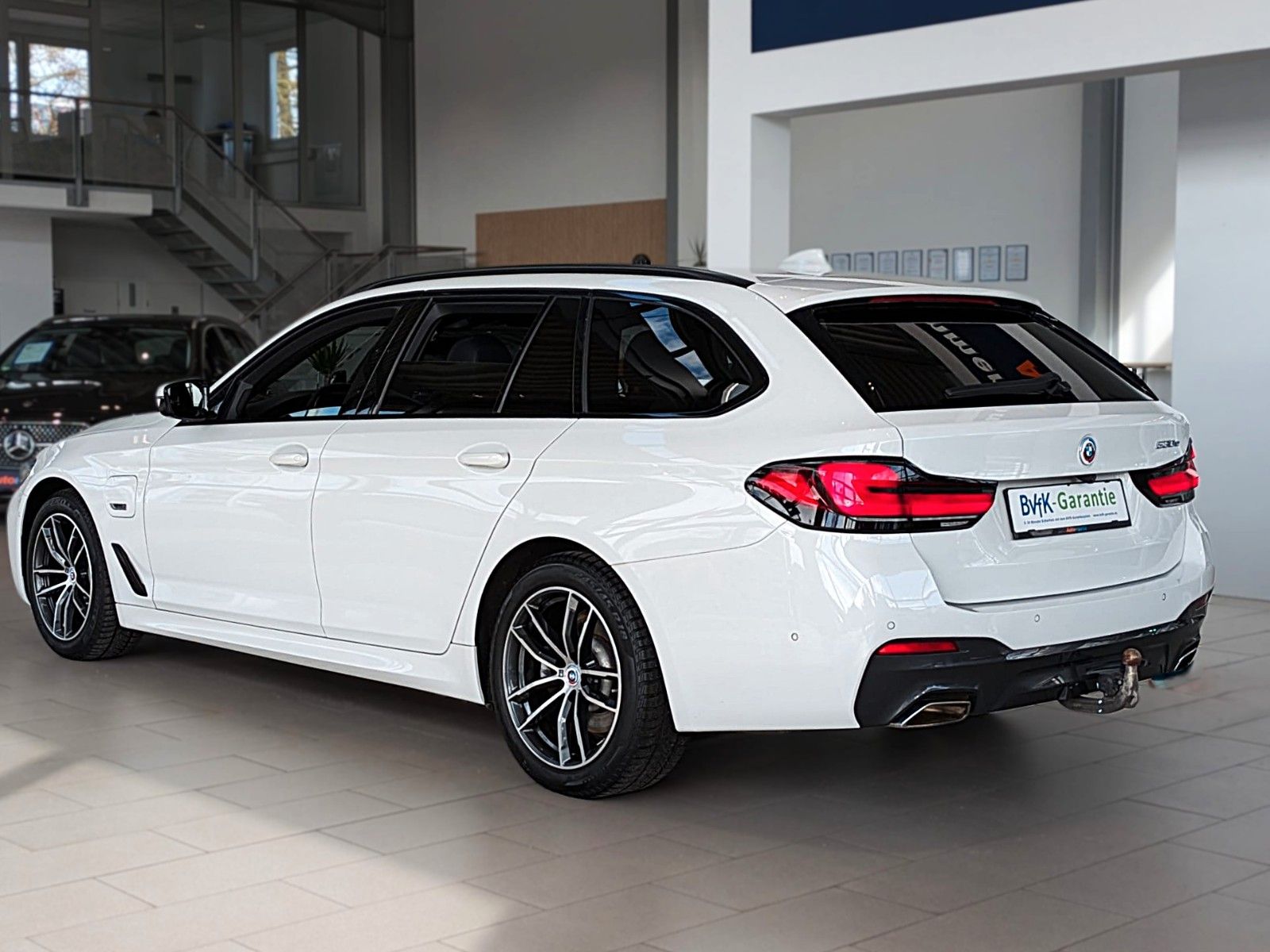 Fahrzeugabbildung BMW 530e M SPORT VIRTUAL HUD NAVI LASER LEDER AHK