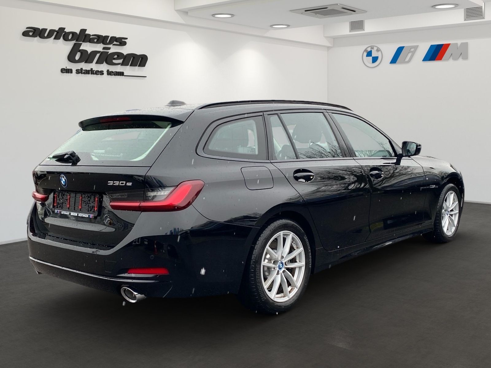 BMW 330e Touring, ab 299,- € mtl. Rate foto 3