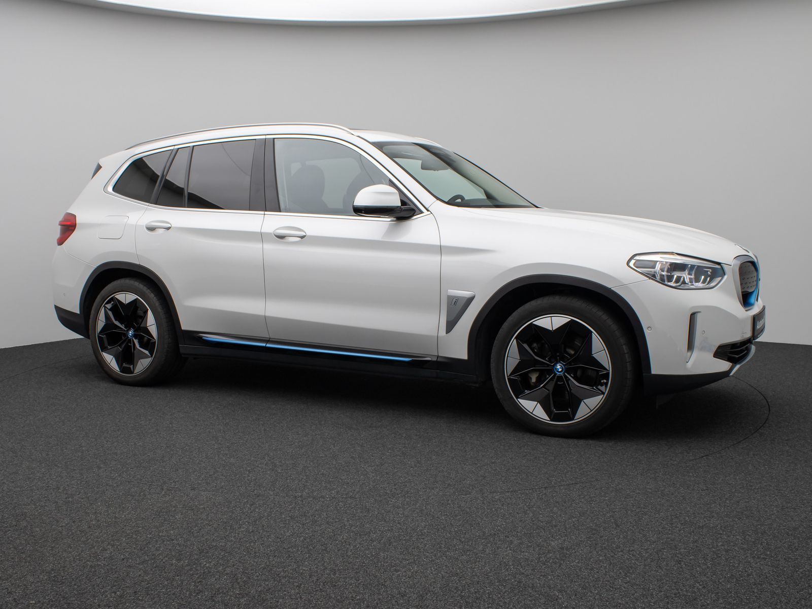 Fahrzeugabbildung BMW iX3 Impressive 360°HUD DAB H/K Komfort 20Zoll